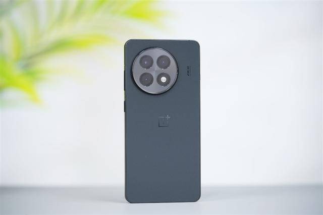 最具性价比的骁龙8至尊旗舰 游戏水桶机皇！CQ9电子一加Ace 5 Pro全面评测：(图1)
